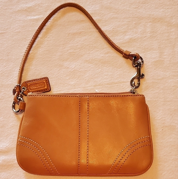 Coach Vintage Saddle Leather Wristlet - Picture 1 of 12